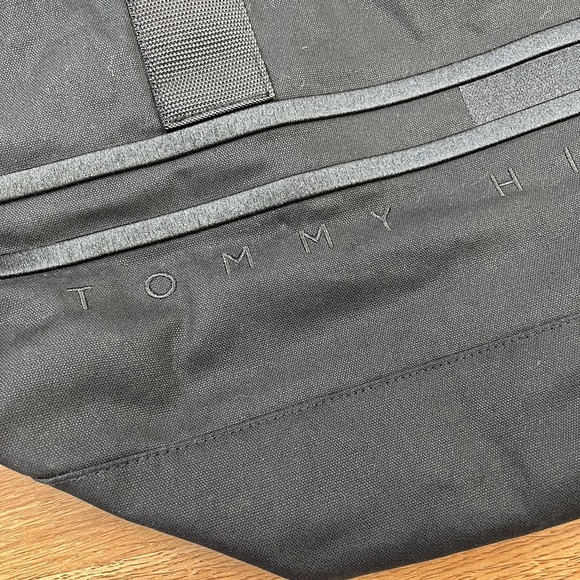 Tommy Hilfiger Men's Gino Monochrome Black Duffle Bag NEW - Picture 6 of 7
